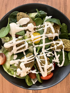 Una foto de 🧆 Ensalada de falafel 🥗