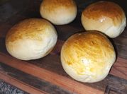 Una foto de pan con grasa sin levadura