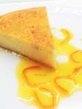 Migliaccio di carnevale con salsa di arance