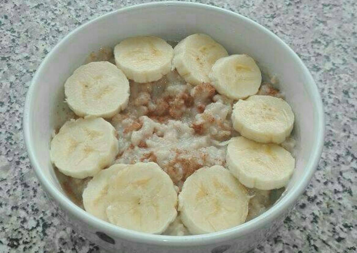 Oats with cinnamon and banana