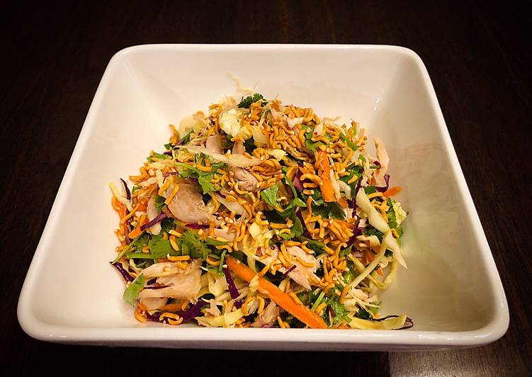 Asian Cabbage Chicken Salad with Sprinkle Noodle Asian Cabbage Chicken Salad with Sprinkle Noodle