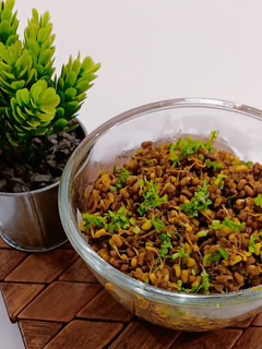 मटकीची भाजी (matkichi bhaji recipe in marathi) रेसिपी चे मुख्य फोटो
