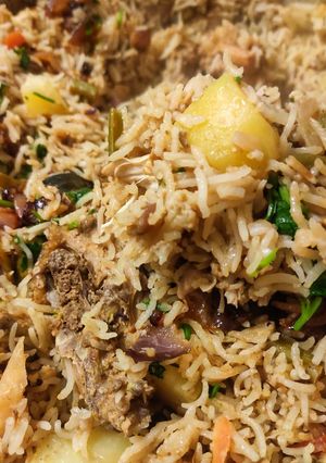 मिनट चिकन बिरयानी कुकर में (minute chicken biryani cooker mein recipe in Hindi) रेसिपी मुख्य फोटो