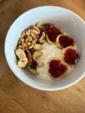 Bowl de higos con yogur y frutos secos