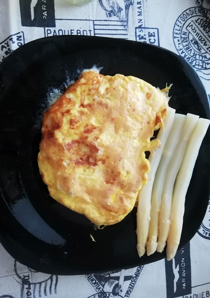 Una foto de Tortilla de queso con espárragos blancos