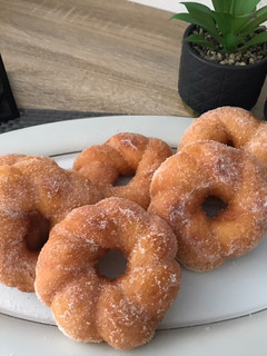 Una foto de Donuts en forma de flor