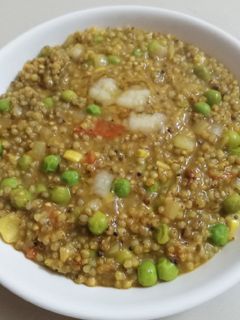 બાજરી ની ખીચડી (Bajri Khichdi Recipe In Gujarati) રેસીપી મુખ્ય ફોટો