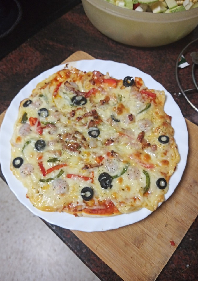 Una foto de Pizza de gambas, pimiento y bacon