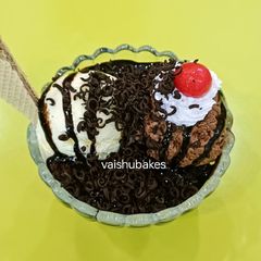 A picture of Coffee Custard Chocolate Ice Cream Sundae.