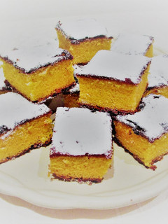 Una foto de Brownie de chocolate blanco nevado