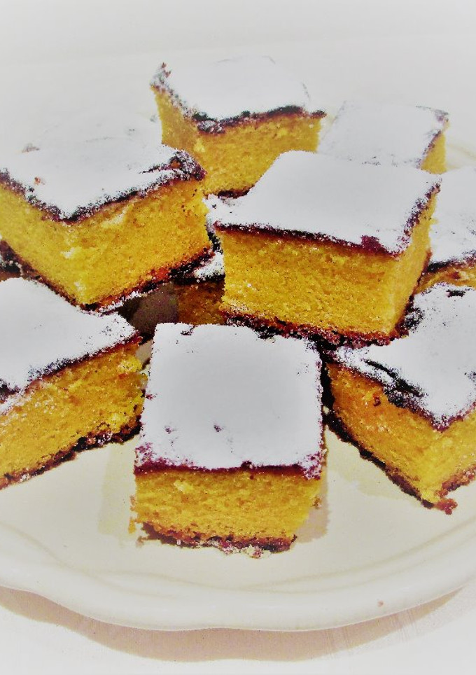 Una foto de Brownie de chocolate blanco nevado