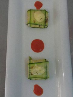 Una foto de Ravioli de calabacín con coulis de piquillo (Aperitivo)