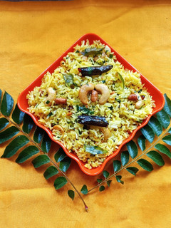 લેમન રાઈસ (Lemon Rice Recipe In Gujarati) રેસીપી મુખ્ય ફોટો