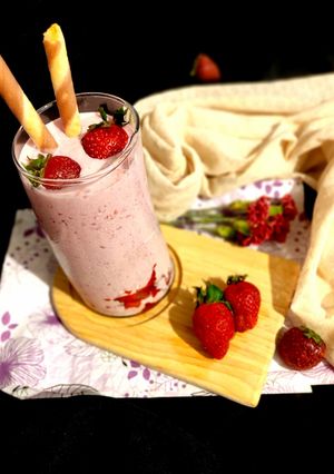 عکسی از دستور شیک توت فرنگی solmaz