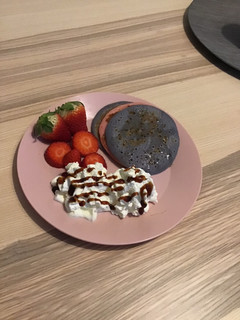 Una foto de Tortitas de colores 🥞🍓