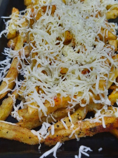 ચીઝી ફ્રેંચ ફ્રાય (Cheesy French Fry Recipe In Gujarati) રેસીપી મુખ્ય ફોટો
