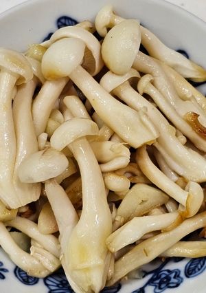 奶油蒜炒雪白菇 的食譜成品照片