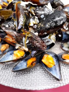 Una foto de Mejillones al vino blanco