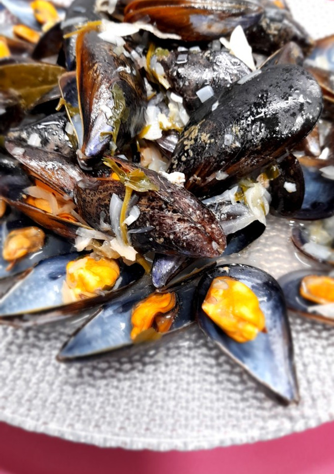 Una foto de Mejillones al vino blanco