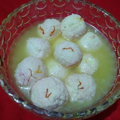 A picture of Kesar kevra Rasgulla.