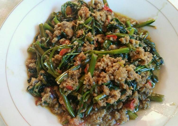 Tumis kangkung Oncom