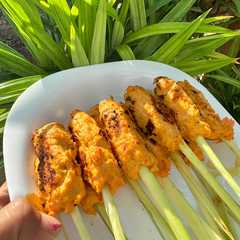 A picture of Sate Lilit Ayam Gurih Beraroma.