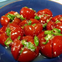 A picture of Instant pickled tomatoes.