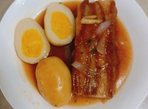 Hình của món Thịt ba chỉ kho hột vịt.