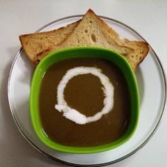 A picture of Spinach & tomato soup.