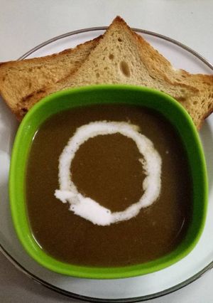 A picture of Spinach & tomato soup.