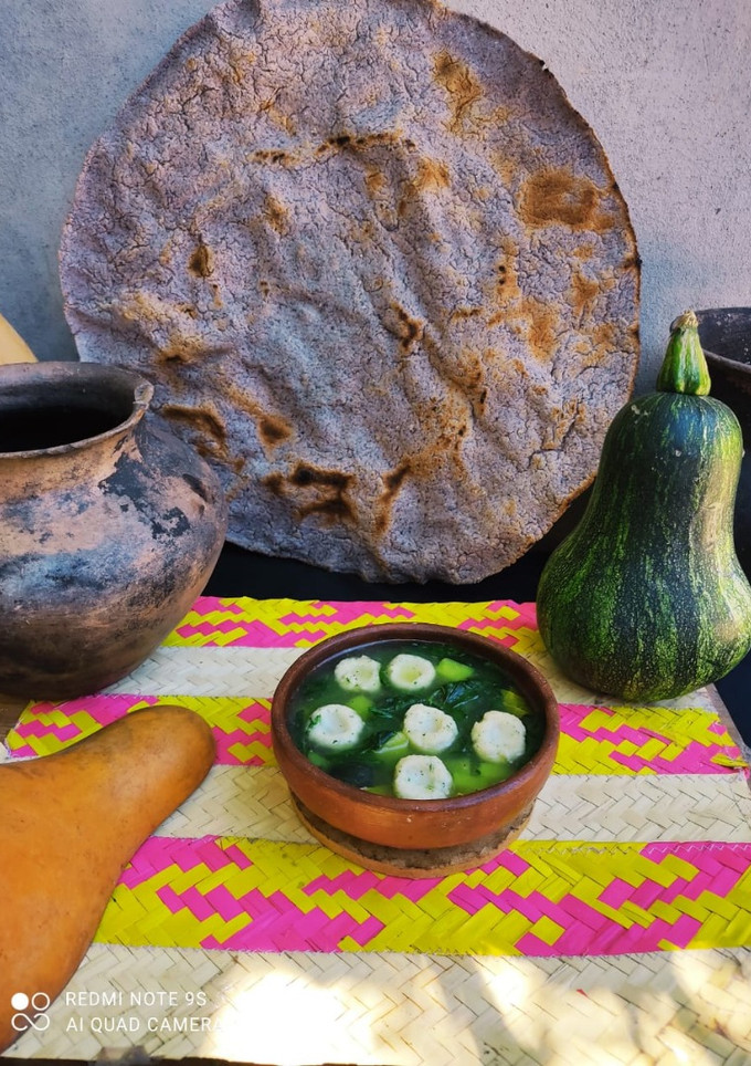 Una foto de Sopa con flor de calabaza (Sopa yua tibasha yi yiqui yutia)