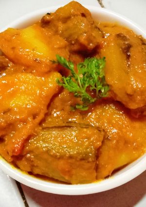 নিরামিষ আলু পটলের রসা (Veg aloo parwal sabji recipe in Bengali) রেসিপির প্রধান ছবি
