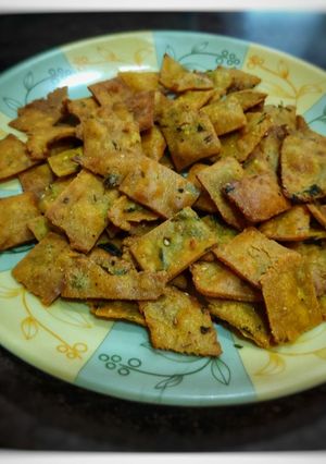 શકકરપારા (Shakkarpara Recipe In Gujarati) રેસીપી મુખ્ય ફોટો
