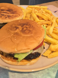 Φωτογραφία της συνταγής 🍔 Σπιτικά Burger's με τηγανητές πατάτες 🍟