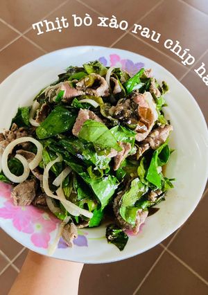 Hình của món Thịt bò xào rau chíp hành tây.