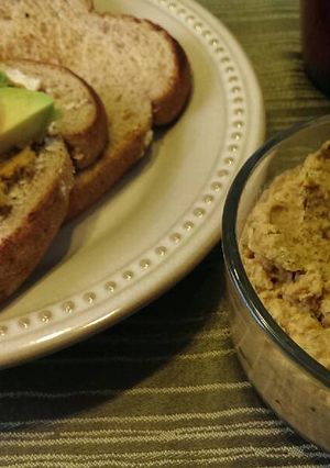 A picture of Tomato Houmous.