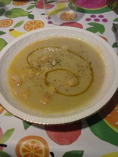 Una foto de Crema de calçots al gusto de cúrcuma