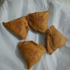 A picture of Aloo samosaa.