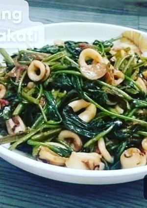Foto resep Cah Kangkung Cumi Saus Makati