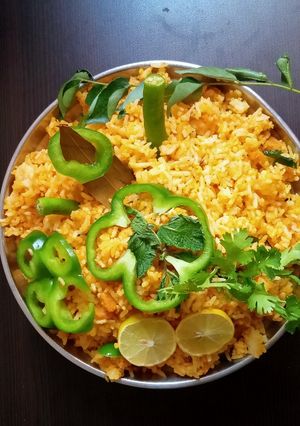 રાજસ્થાની ગટ્ટા ખીચડી (Rajasthani Gatta Khichdi Recipe In Gujarati) રેસીપી મુખ્ય ફોટો