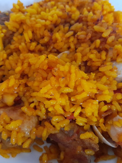 Una foto de Arroz mixto de pollo y marisco