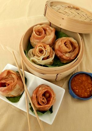 A picture of Rose shaped Paneer Momos.