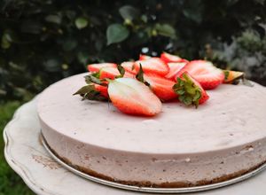 Una foto de Cheesecake de frutillas sin horno 🍓