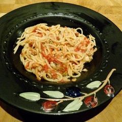 A picture of Pasta with garlic and clam wine sauce.