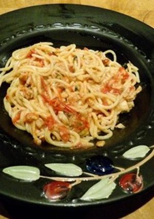 A picture of Pasta with garlic and clam wine sauce.