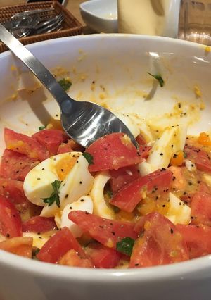A picture of Tomato and egg salad.