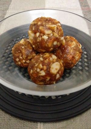 A picture of Sugarless dry fruit laddus.
