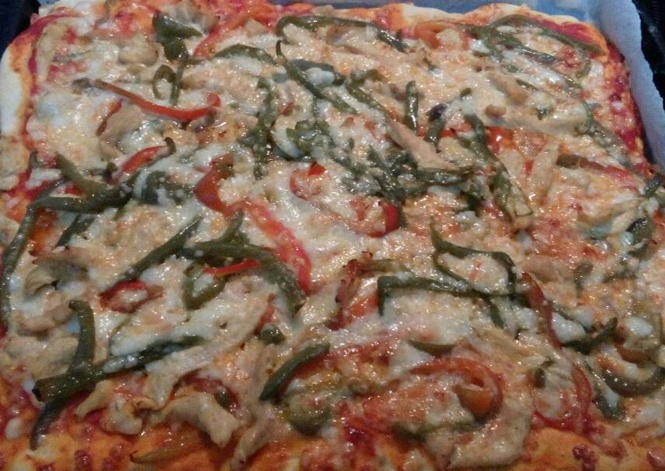 Pizza de pollo con pimientos
