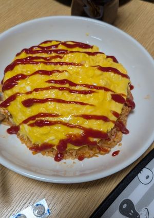A picture of Western-Style Fluffy Omelette Rice.