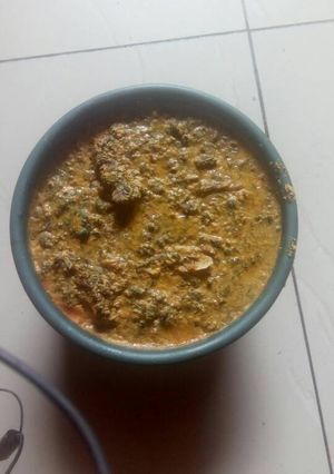 A picture of Egusi soup with vegetable.